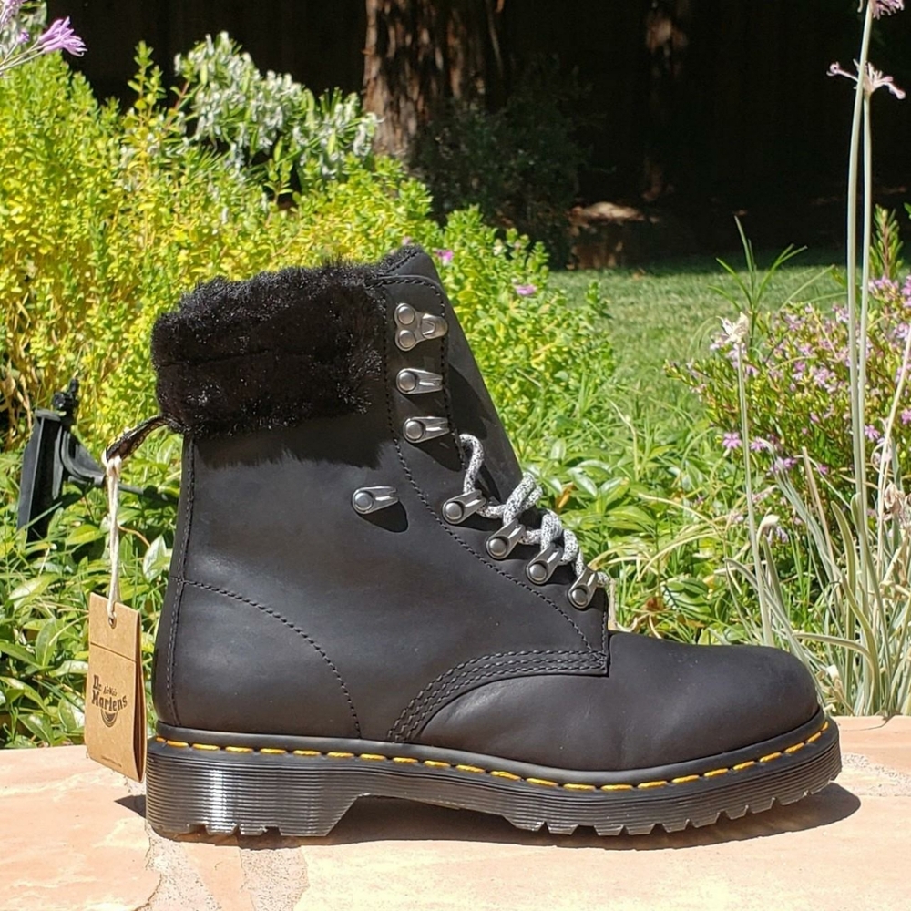 Dr Marten 1460 Serena collar